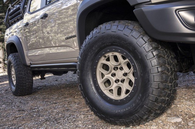 Chevrolet Colorado ZR2 Bison - Äối thá»§ má»›i cá»§a Ford Ranger Raptor - Ảnh 2.