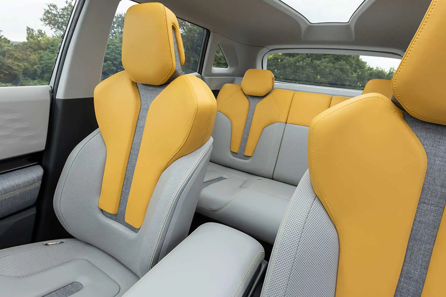 2022 Mitsubishi XFC Concept Seats