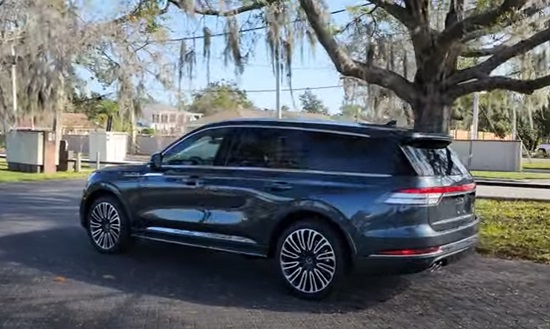 Lincoln Aʋiator 2023.