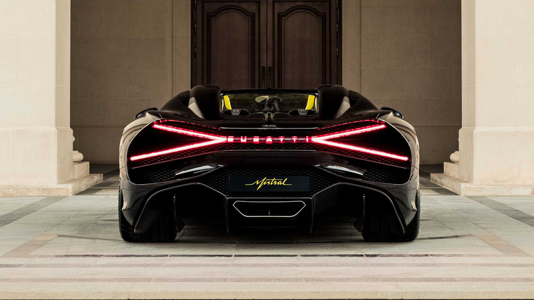 Bugatti in the middle of the super-rich world: 2024 delivered the car, but now it's on display - Photo 5.