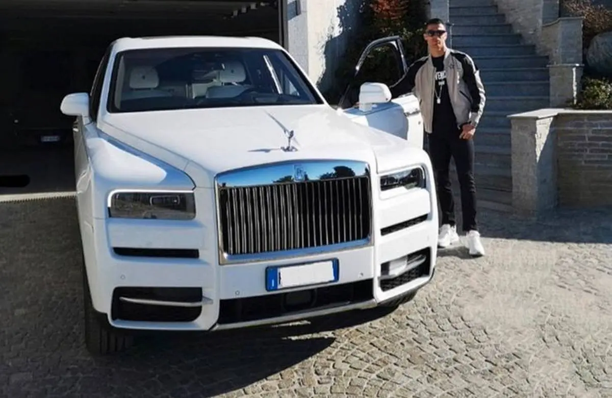 cristiano ronaldo rolls royce cullinan 872b Ronaldo Takes the Wheel of His Rolls-Royce Cullinan