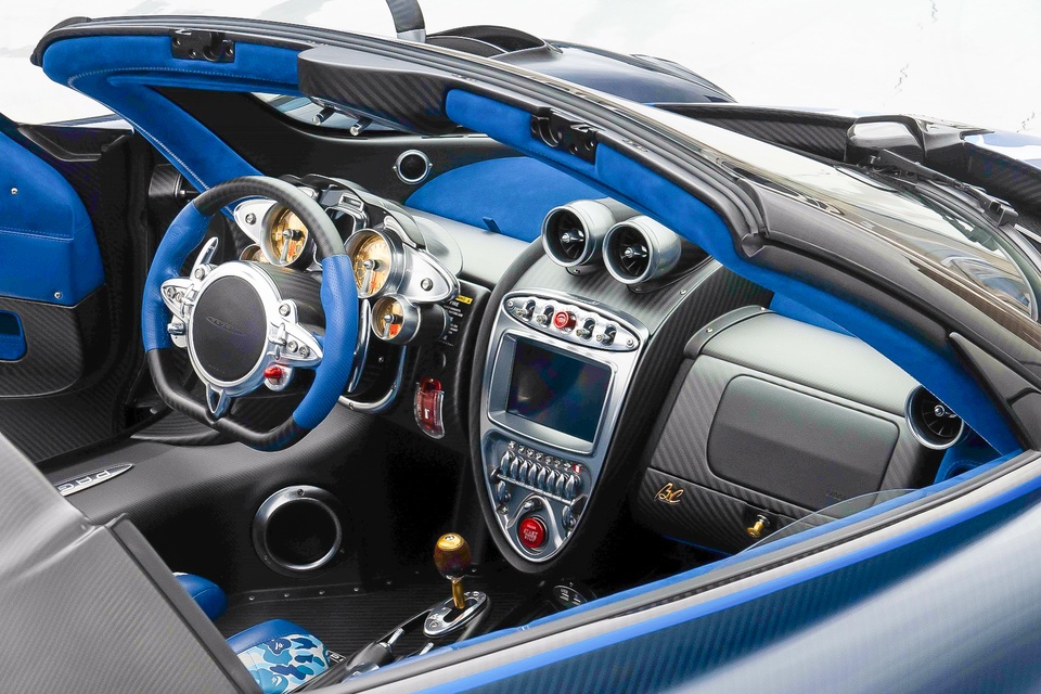 pagani, huayra, zonda, huayra bc, huayra roadster, huayra roadster bc, huayra bc roadster, pagani huayra, bape, hypebeast, utopia, hypercar, supercar, bugatti, koenigsegg, lamborghini, ferra, pahuari, bamclarpeen huayra bc bape, paris motor show, benny caiola, horacio pagani he 7