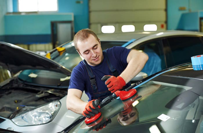 Do You Tip Windshield Installers? (Explained)