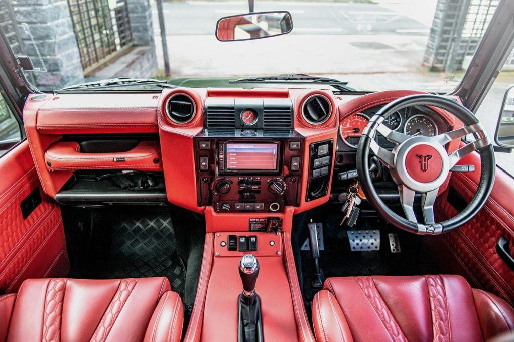 Bản độ Land Rover Defender 6 bánh: Hà ng "siêu lướt", giá quy đổi gần 16 tá»· VNÄ