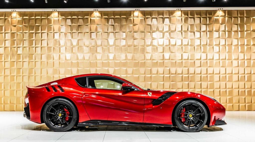 Ferrari F12tdf hang cu co gia gan 1 trieu USD anh 3