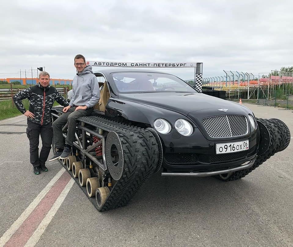 Rapper Tyga's Audacious Move: Tɾɑding Luxᴜɾious BenTley Wheels For Tank Tracks. - Car Magazine TV