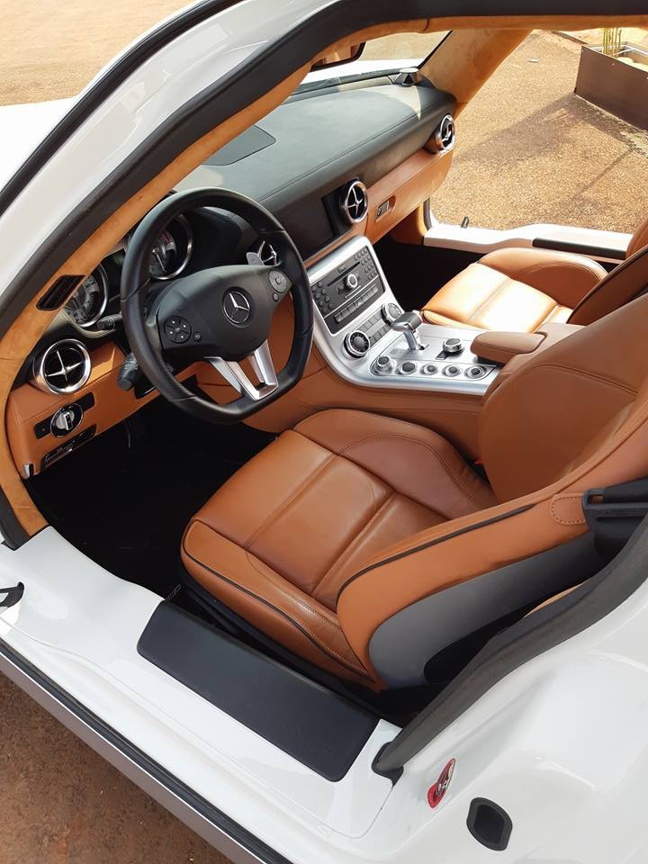 Siêu xe cửa cánh chim Mercedes-Benz SLS AMG thứ 2 của Đặng Lê Nguyên Vũ