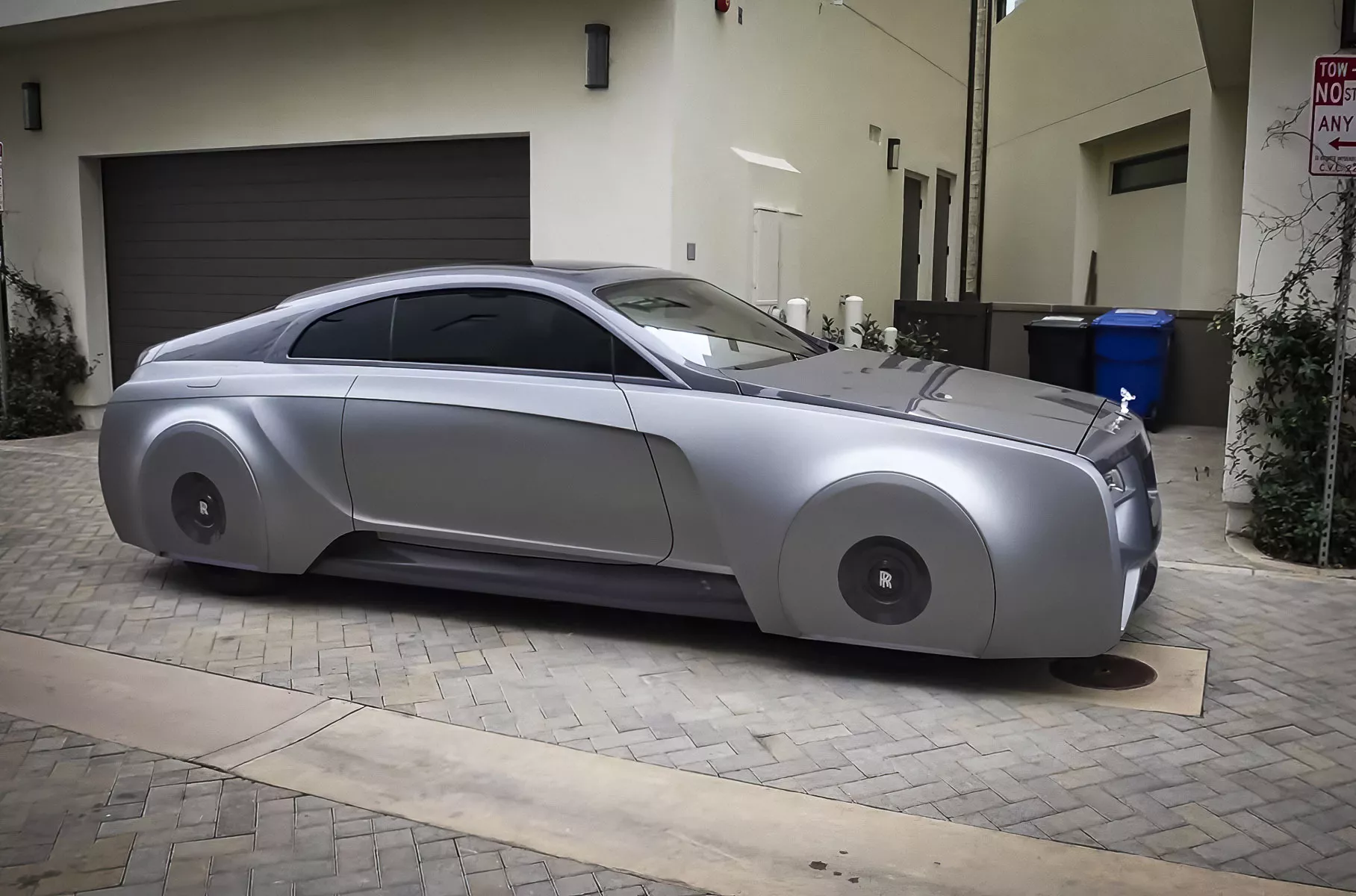 4e0e8a4c7c1cbc04f09ac8bbcb99d54d05 Justin Bieber has owned the most outstanding luxury Rolls-Royce in the world with a value of up to several million dollars.