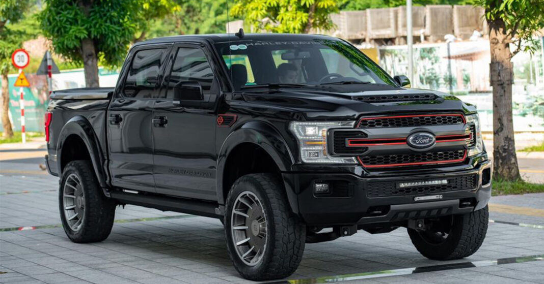 Siêu bán tải Ford F-150 Harley-Davidson hàng hiếm bất ngờ lên sàn xe cũ với giá 6 tỷ sau 5 năm: Đi trung bình 6.800km/năm, chủ cũ giữ xe như mới