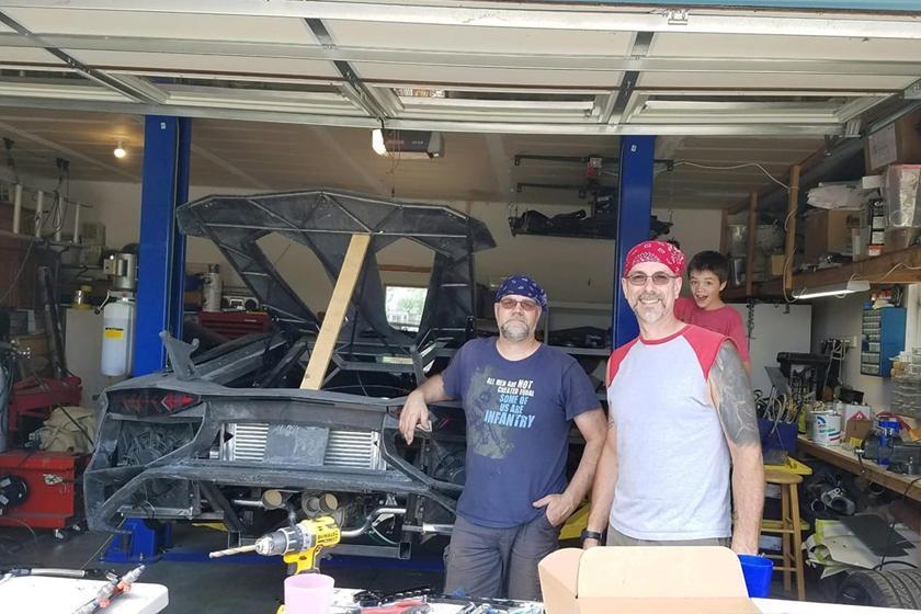 Backus (bên phải) khá hài lòng với sản phẩm này của mình. Ảnh: Carbuzz