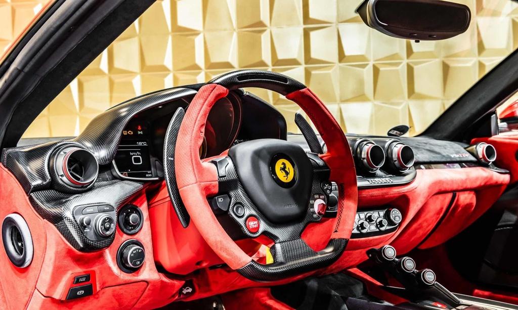 Ferrari F12tdf hang cu co gia gan 1 trieu USD anh 6