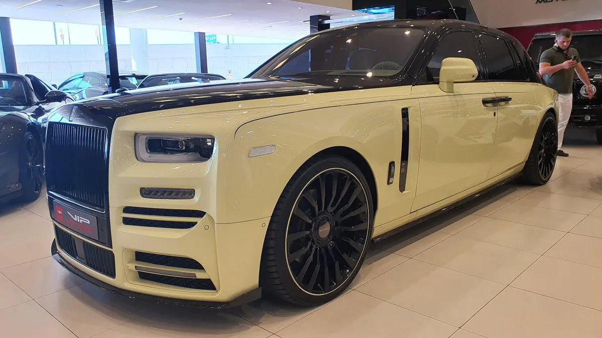 Rapper Drake Buys Rolls-Royce Phantom With Golden Owl Symbol, Diamond Eyes For Up To 5 Million Dollars
