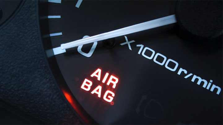 Common Reasons Why Your Airbag Light is On - airbag light flashing