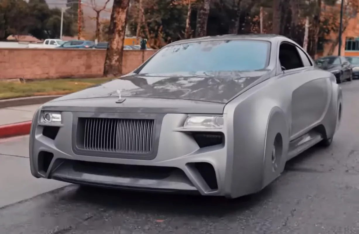 bib 1 Justin Bieber has owned the most outstanding luxury Rolls-Royce in the world with a value of up to several million dollars.