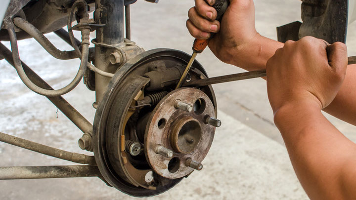 brake shoe replacement - Brake Shoes vs Brake Pads