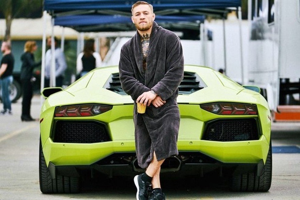 De Rolls-Royces a Lamborghinis: McGregor ostenta carros incríveis - Fotos - R7 Fora de Jogo