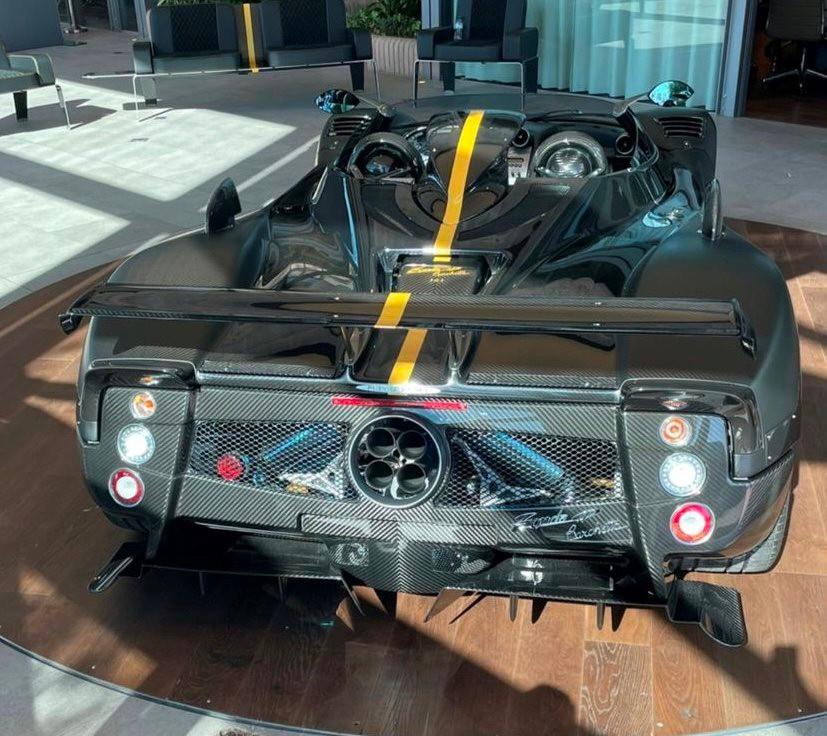 pagani-zonda-hp-barchetta-19-.jpg