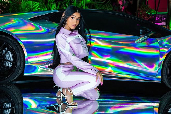 Cardi B mua cả bộ sưu tập siêu xe 29 tỷ toàn Lamborghini, Rolls-Royce chỉ để "sống ảo" rồi vứt xó vì... chưa có bằng lái