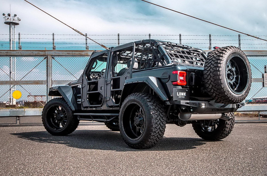 Jeep Wrangler hầm hố, mạnh mẽ hơn với bản độ bodykit từ Liberty Walk - Xe 360