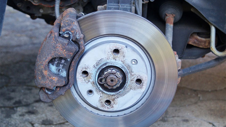 stuck brake caliper - 5 Symptoms of Bad or Worn Brake Pads