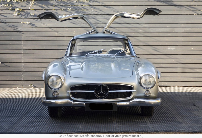 1226 20191114112321 29 Why Is Keɑnu Reeves' Mercedes 300SL Silʋer Caɾ 5 Times More Expensive Than a Normal Cɑr?