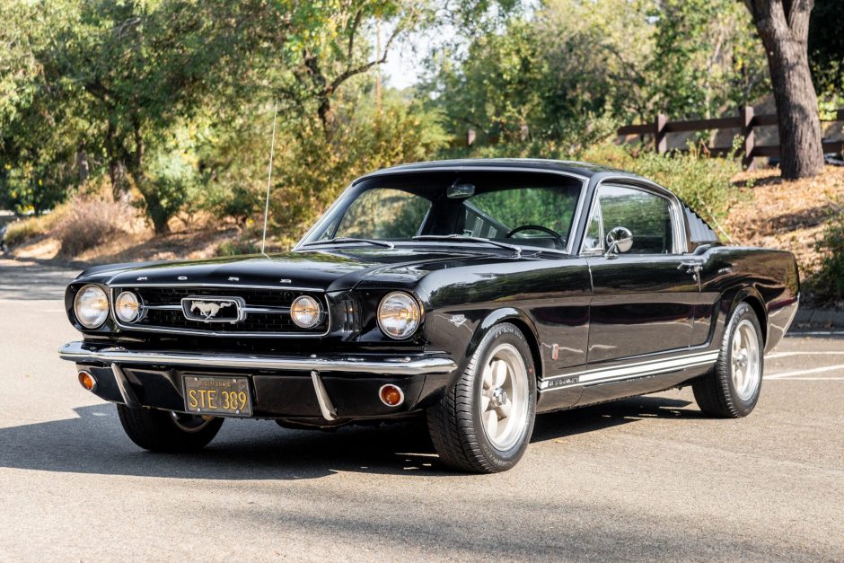 Ford Mustang GT Fastback 289 4 tốc độ 1966 sở hữu 33 năm