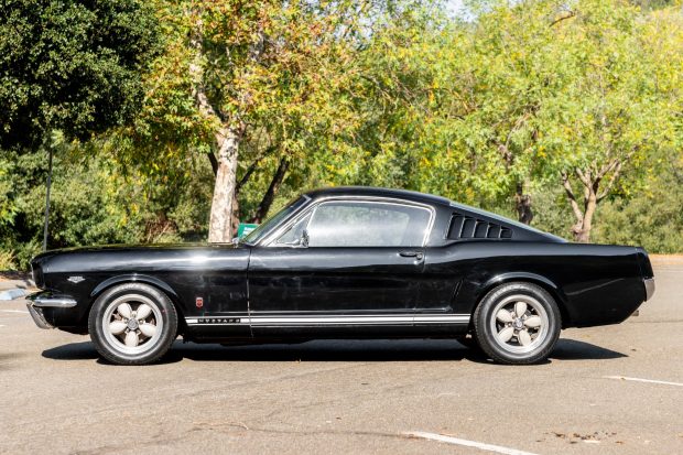 Ford Mustang GT Fastback 289 4 tốc độ 1966 sở hữu 33 năm
