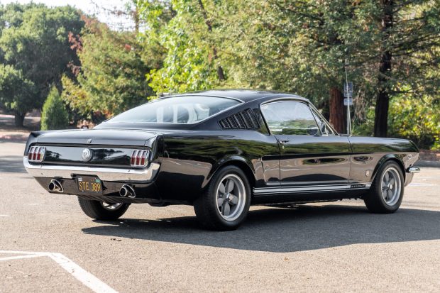 Ford Mustang GT Fastback 289 4 tốc độ 1966 sở hữu 33 năm