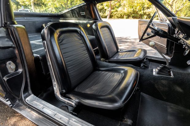 Ford Mustang GT Fastback 289 4 tốc độ 1966 sở hữu 33 năm