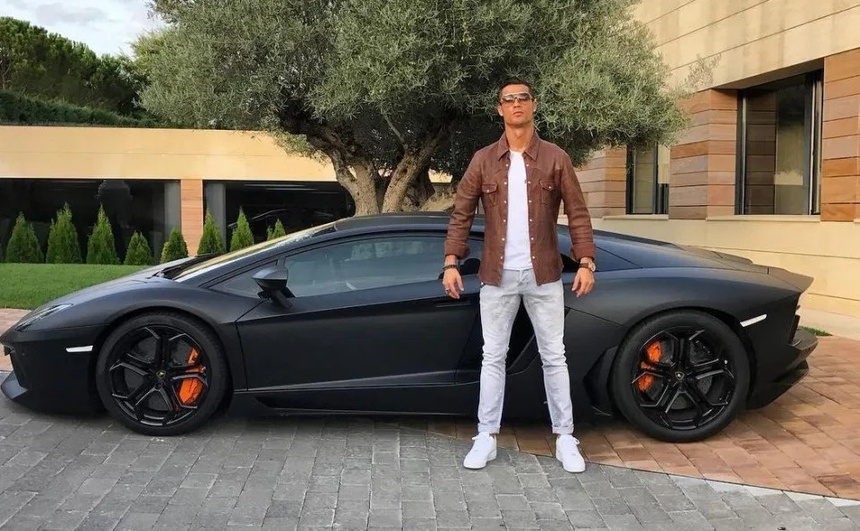 Check out Ronaldo's super car 1