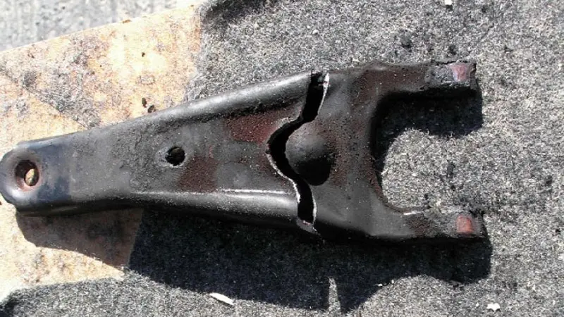 broken clutch fork - Symptoms of a Bad Clutch Fork & FAQs