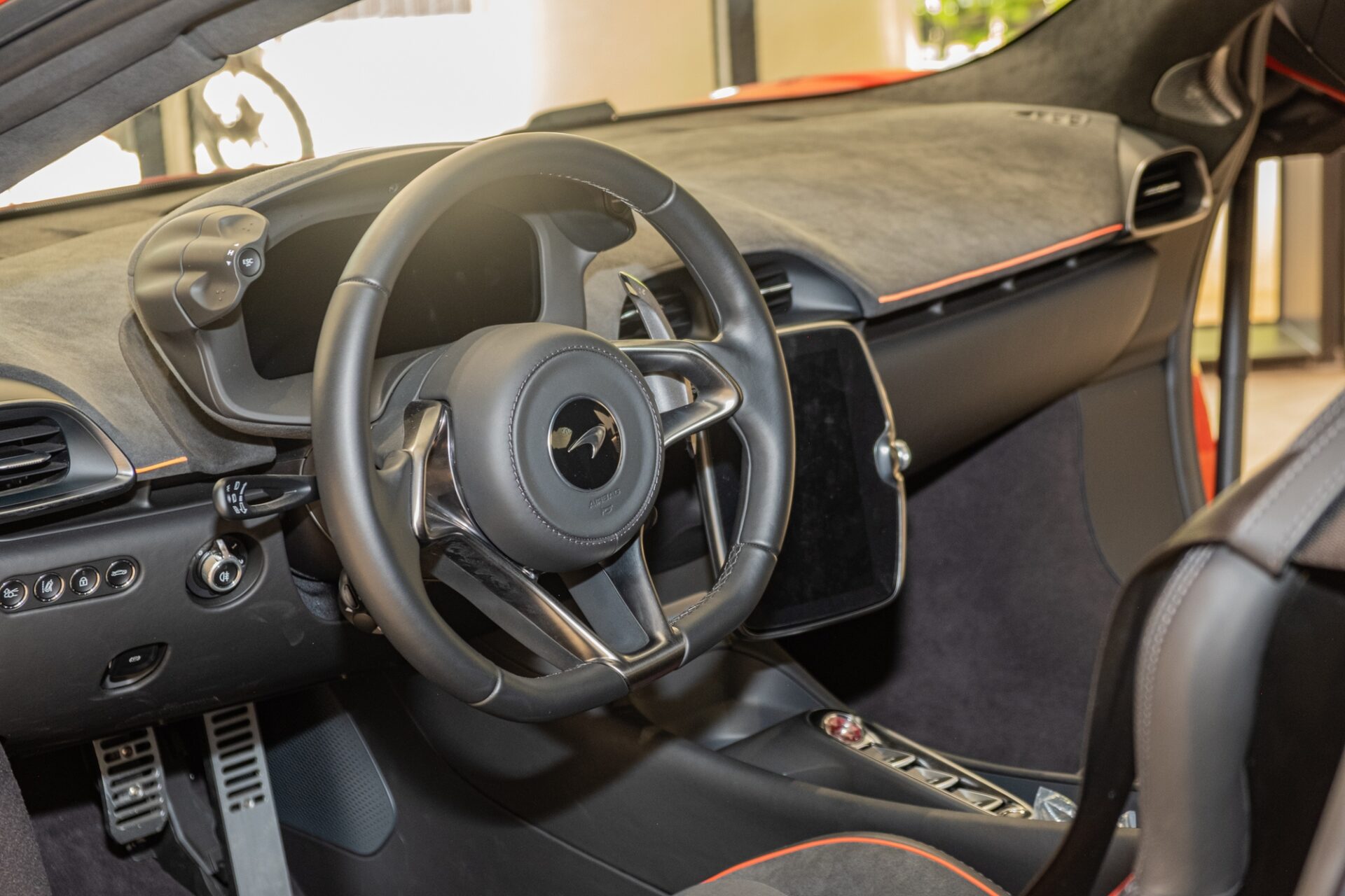 McLaren Artura thứ hai về Việt Nam, giá khởi điểm 14,69 tỷ đồng, đấu Ferrari 296 GTB - Ảnh 4.