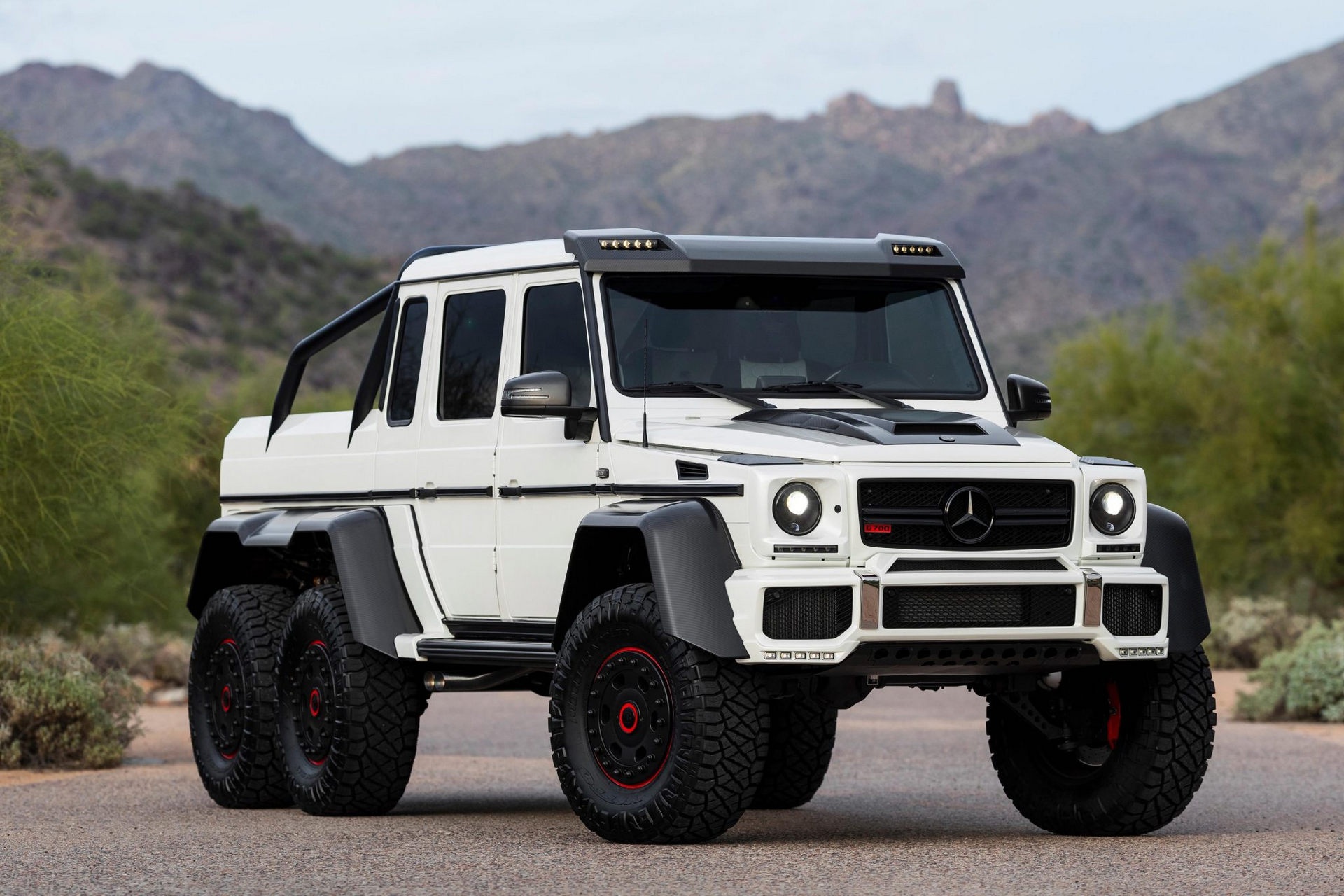 chiem nguong mau xe mercedes amg g 63 6x6 phien ban do brabus hinh 3