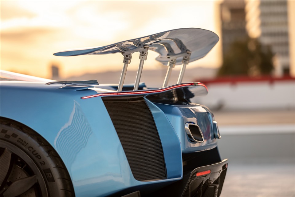 Trong khi đó, động cơ điện của phiên bản Club chỉ bô sung thêm 20 mã lực, chủ yếu trợ lái, đỗ và lùi xe. Ảnh: Carscoops