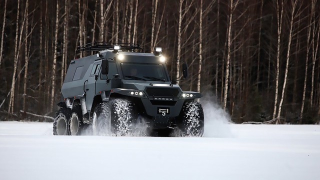 Lộ diện SUV 8 bánh khổng lồ vượt trội ông hoàng offroad Mercedes-AMG G63 6x6 - Ảnh 1.