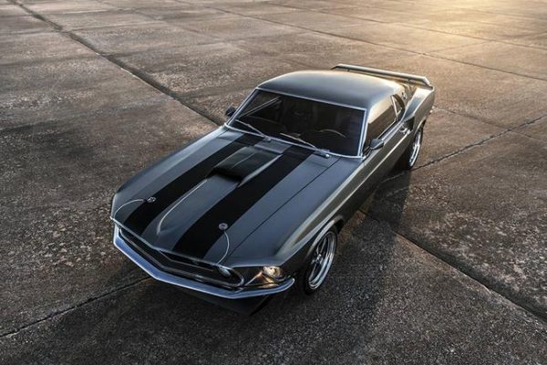 bao keanu reeves successfully auctioned the ford mustang mach setting a sales record the identity of the buyer of the million dollar car surprised 64b7abdfb5be0