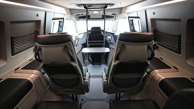 Lộ diện SUV 8 bánh khổng lồ vượt trội ông hoàng offroad Mercedes-AMG G63 6x6 - Ảnh 2.