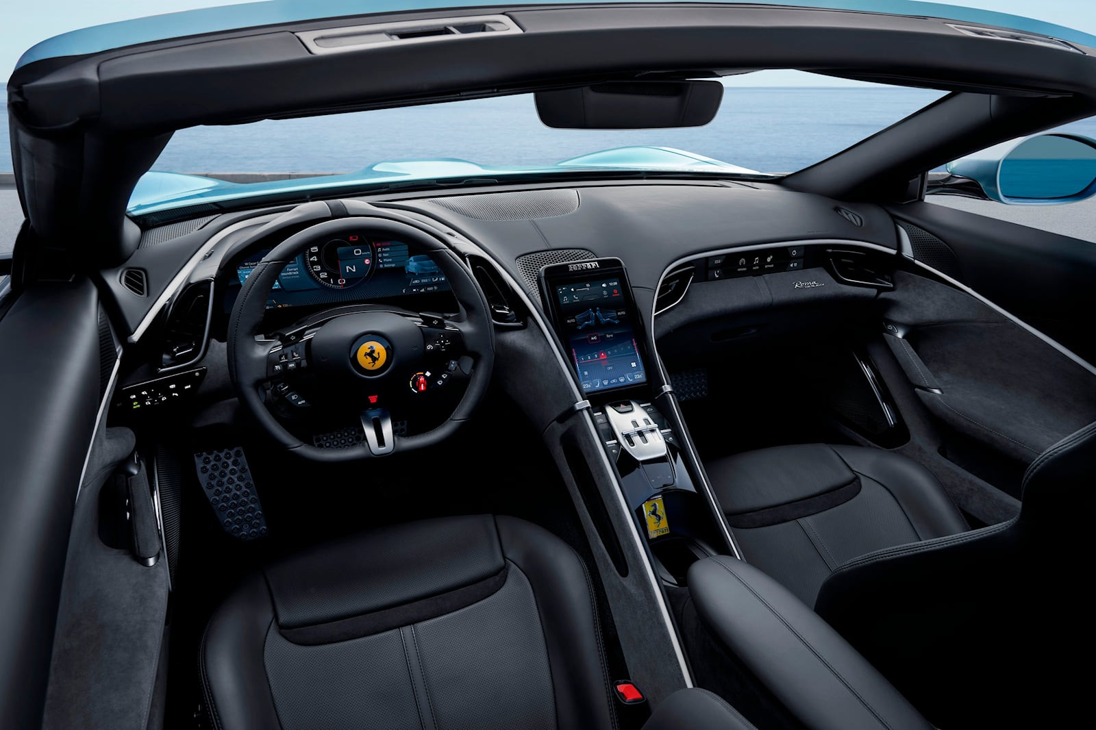 Siêu xe Ferrari Roma Spider ra mắt, khó được ưa chuộng tại Việt Nam