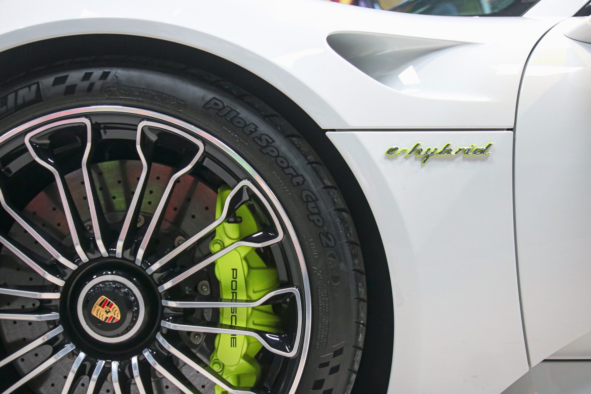 Chi tiet mau xe dat nhat cua Porsche tai Viet Nam anh 4