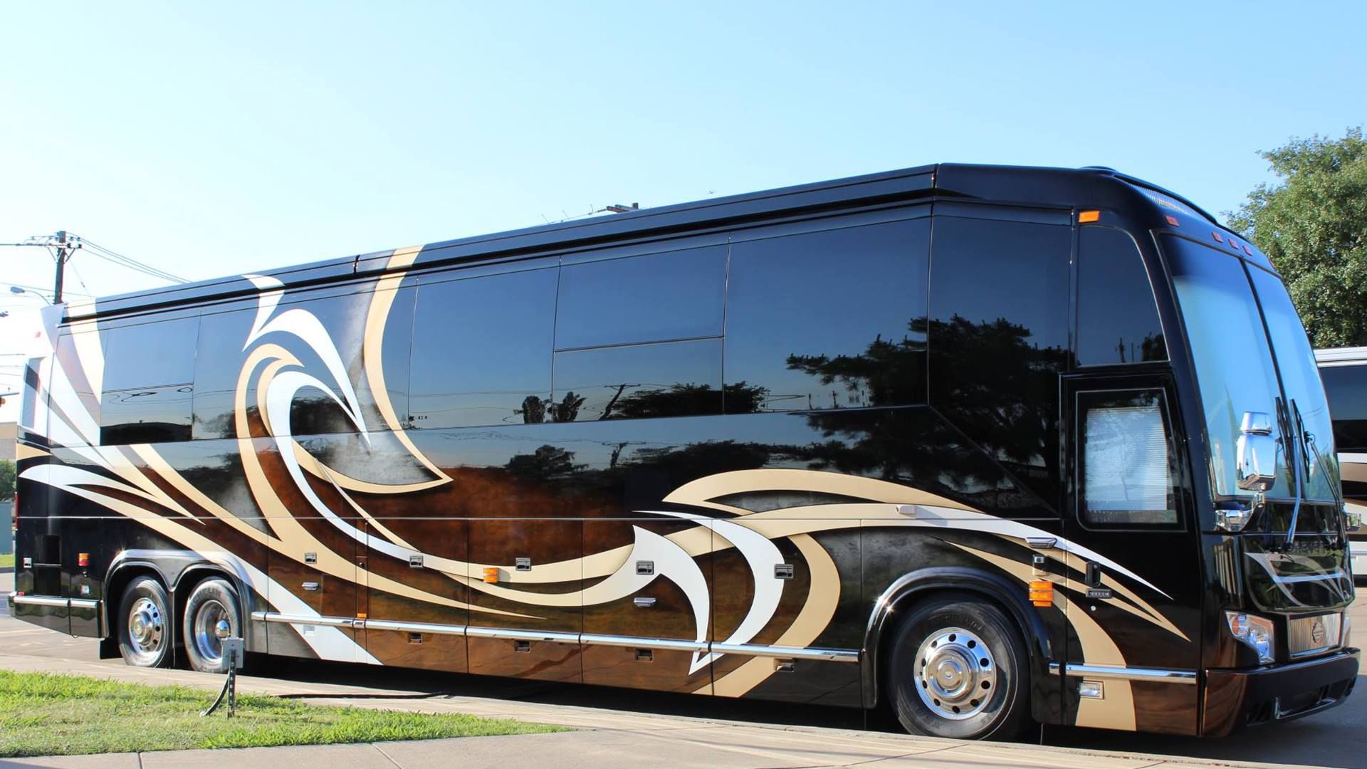 20 bao surprise camera captures the moment the rock travelsin the new extreme super product mobile home tens of millions of dollars but looking inside you will be surprised 64db2c4f38c48