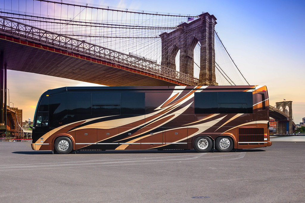 21 bao surprise camera captures the moment the rock travelsin the new extreme super product mobile home tens of millions of dollars but looking inside you will be surprised 64db2c4f411f0