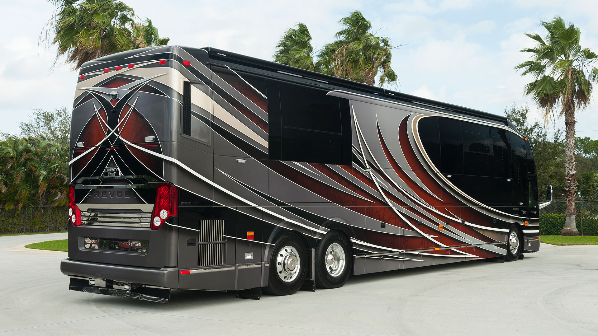 24 bao surprise camera captures the moment the rock travelsin the new extreme super product mobile home tens of millions of dollars but looking inside you will be surprised 64db2c4f5850d