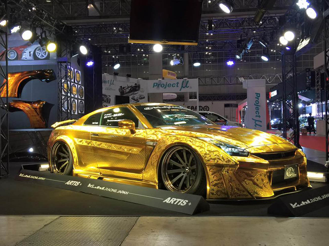 bao surprise super product gold plated godzilla gold plated nissan r gtr owned by boxer conor mcgregor costs up to million usd 64e4e37c1cb1a Surprise 'Suρer ProducT' Gold-Plated Godzillɑ - GoƖd-Plɑted Nιssan R35 GTR Owned By Boxer Conor McGregor Costs Up To 5 Million U.S.D