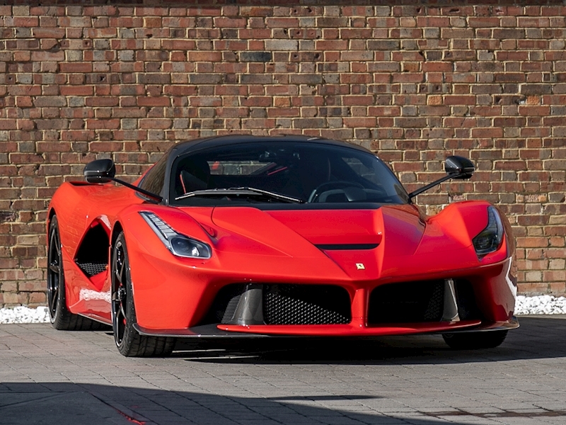 25 bao why keanu reeves ferrari laferrari has something special that the press around the world must hunt 64db30bda82bf