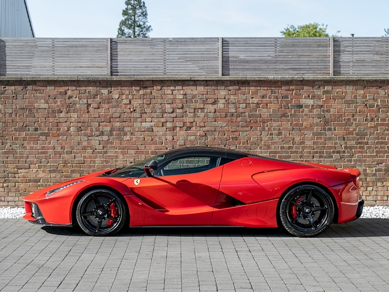 26 bao why keanu reeves ferrari laferrari has something special that the press around the world must hunt 64db30bf56159