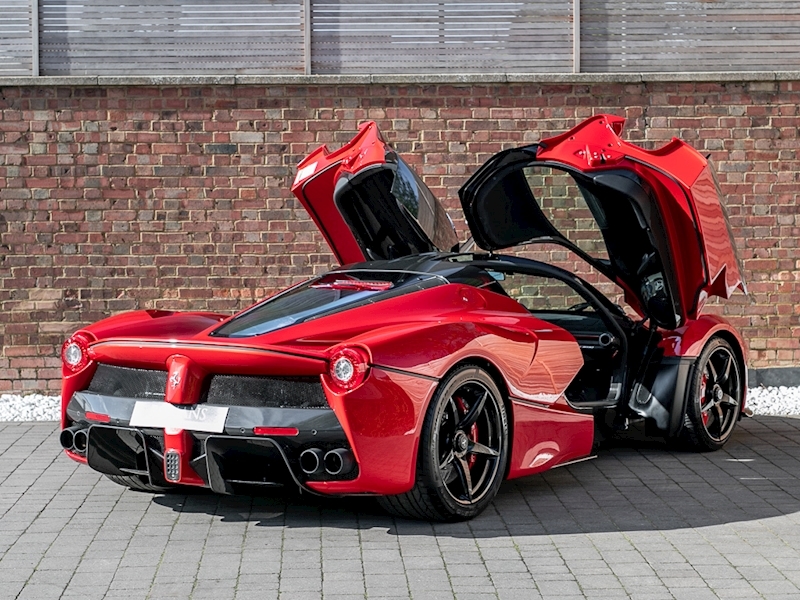 30 bao why keanu reeves ferrari laferrari has something special that the press around the world must hunt 64db30c648c92