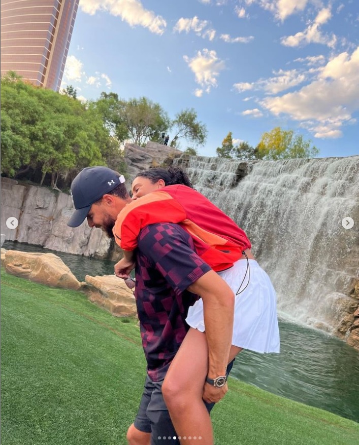 cuongnho the camera captures the happy moments of the most influential couple in the nba making the online community jealous 64e185430f0f4 The Camera Captures The Happy Moments Of The Most Influential Couple In The Nba, Making The Online Community Jealous