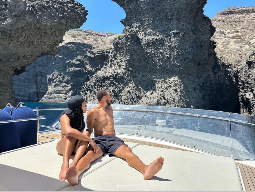 cuongnho the camera captures the romantic moments that make the online community jealous of the stephen curry couple 64e1880949967 The Camera Captures The Romantic Moments That Make The Online Community Jealous Of The Stephen Curry Couple