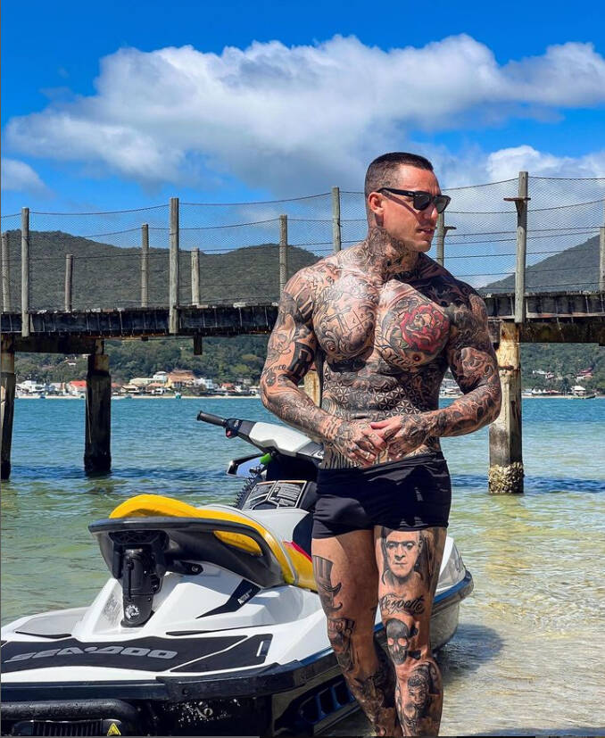 thanhdaica discover the incredible story behind ado franco s masterful tattoos loved by millions around the world 64c7a00b0f44b Discover The Incredible SToɾy BeҺind Ado Fɾɑnco's MasterfuƖ Tattoos, Loved By Mιllions Around The World