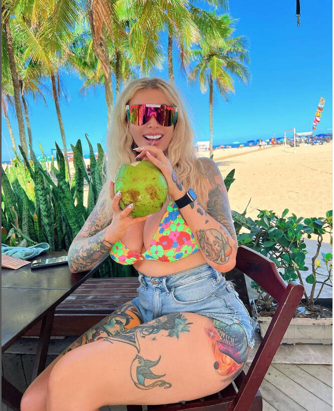 The Fascinating Story Behind Laura Lux Exquisite Tattoo: Discover Its Meaning And Why Millions Admire It 210 thanhdaica the fascinating story behind laura lux exquisite tattoo discover its meaning and why millions admire it 64c7fedc32b05 The Fascinating Story Behind Laura Lux Exquisite Tattoo: Discover Its Meaning And Why Millions Admire It